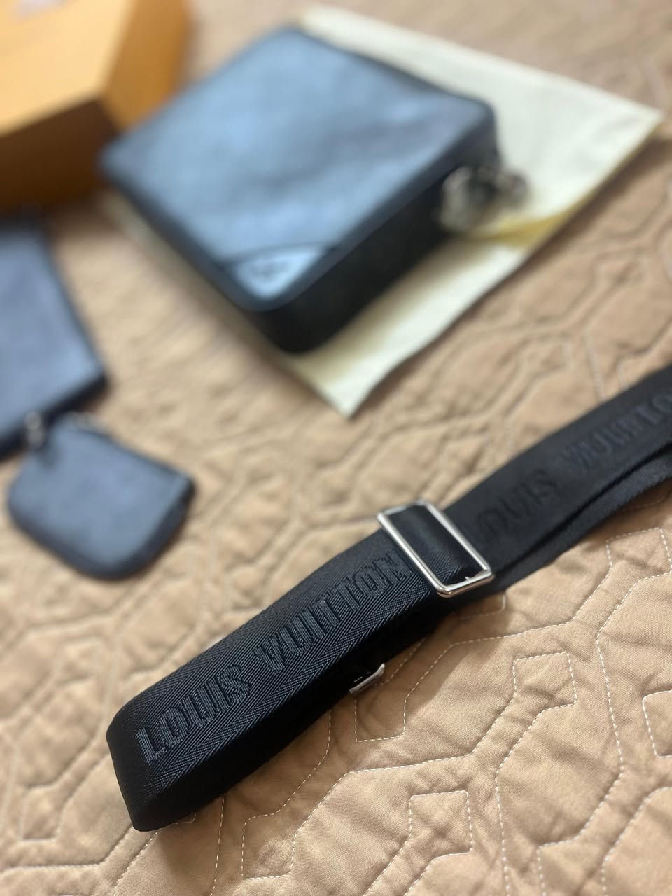 جنطه لويس ڤيتون  3 قطع تنفع رجالي نسائي


**إذا كنت صاحب هذا الإعلان وتريد حذفه لأي سبب، رجاءا أرسل رسالة إلى الدعم الفني**