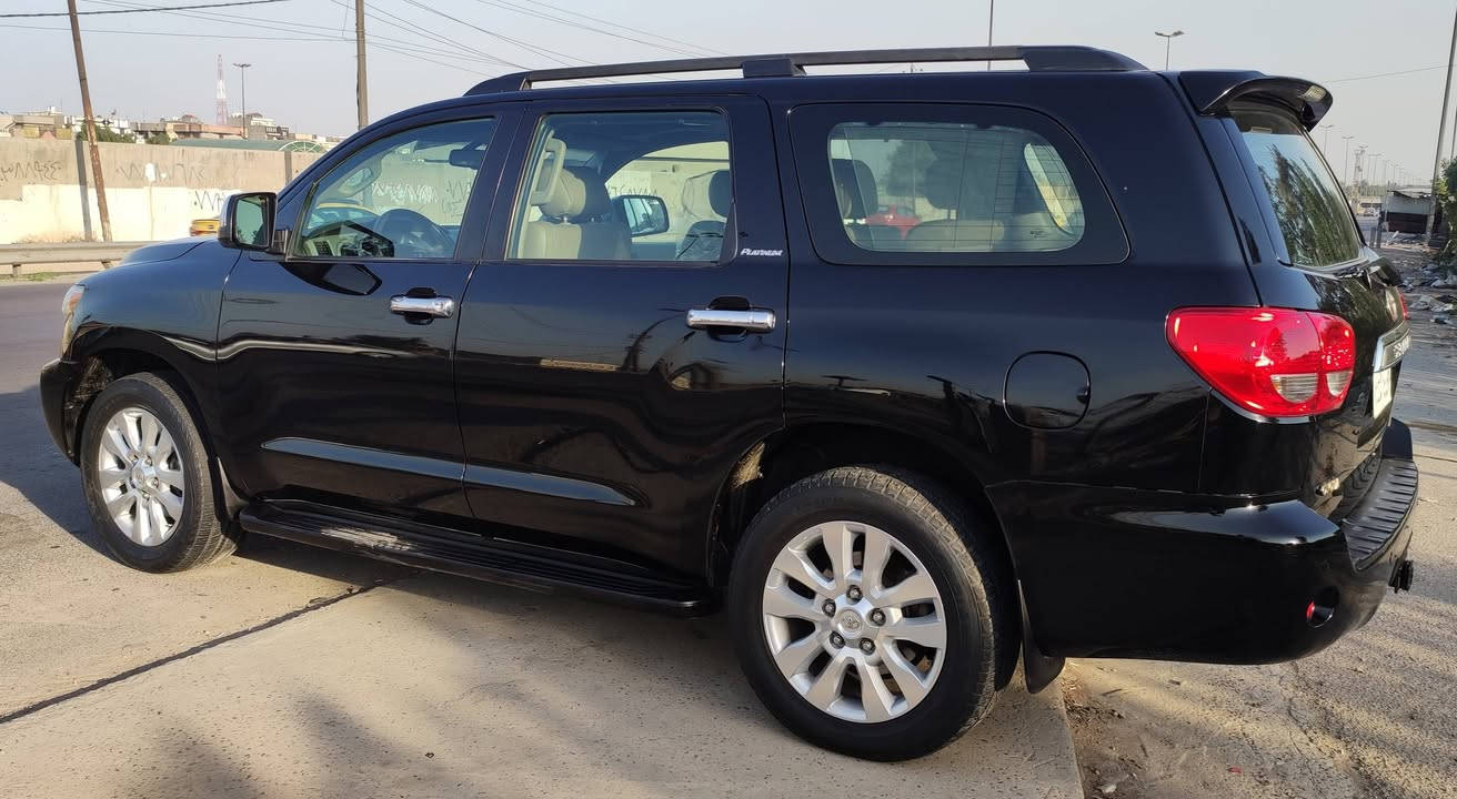 سيكويا بلاتينيوم خليجية 2009 بأسمي منذ 15 سنة. معتني بها لأنني جناي. مواصفات كاملة دون الحاجة لذكرها. السعر 20700 دولار.
الأتصال بين الساعة 1 إلى 2 الظهر على الرقم ***********.
