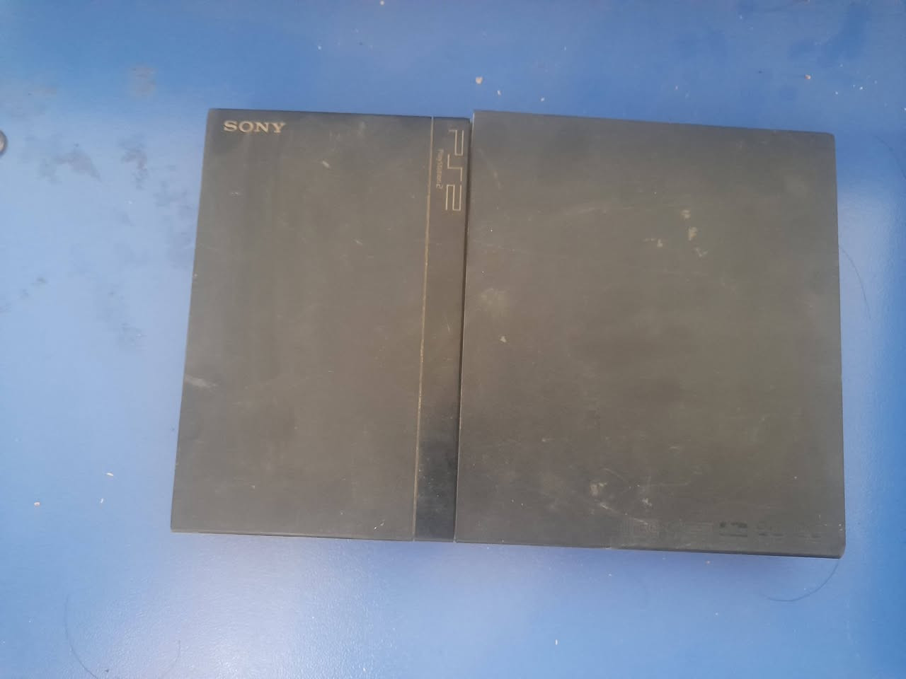 بلي ٢ مهكر مع ملحقات كاملة ماعدة كيبل  مشغل مالة يطلع سعرها٥ الف  رايدة ٦٠ الف وبي مجال للطيبين   هذا رقم ***********
