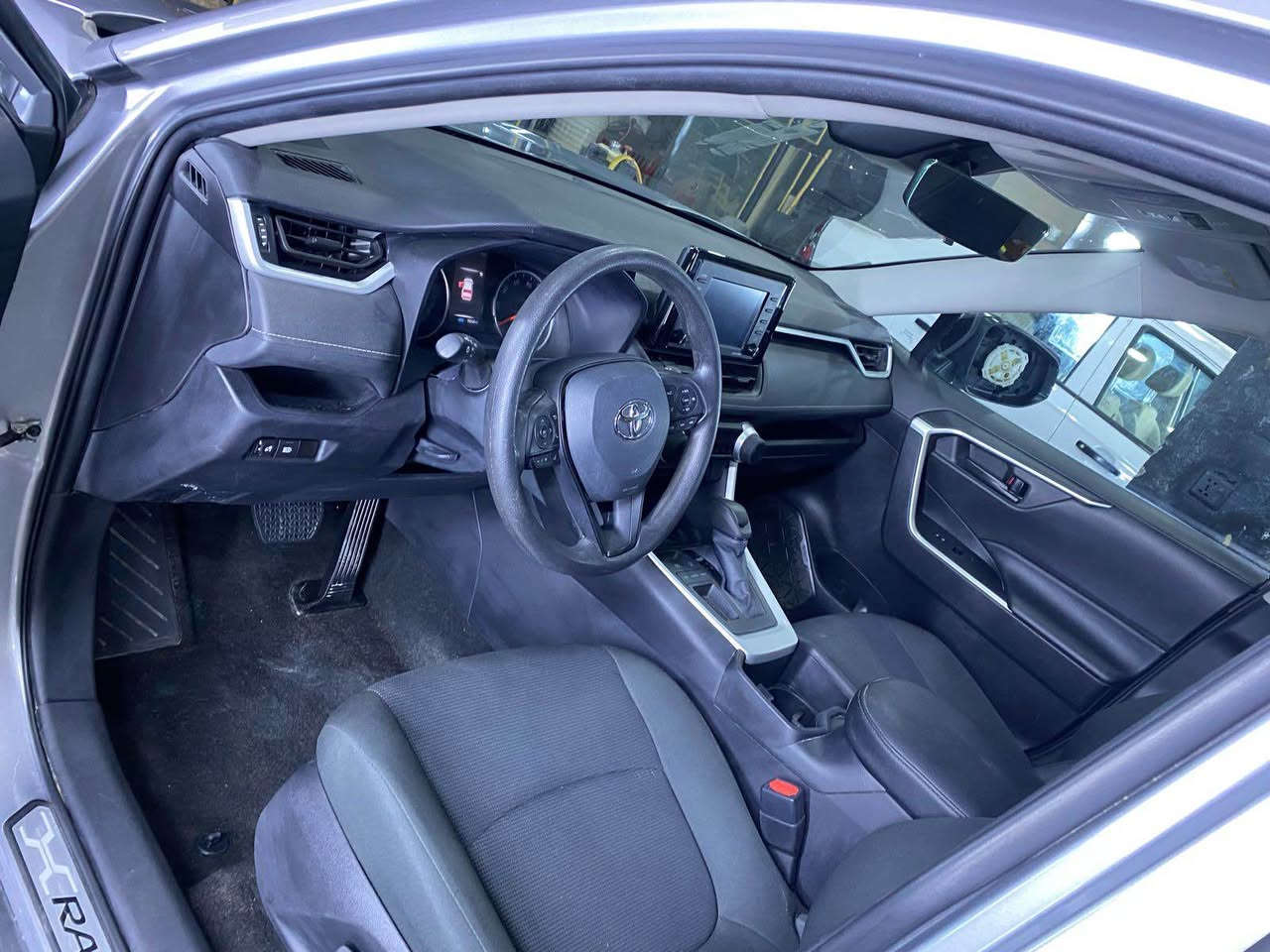 السلام عليكم 
راف فور بانزين فقط موديل 2022 رقم بغداد ماشيه 70 الف 
وارد امريكي *********** بيها 5 قطع صبغ 
بجم كبس بدون ارباك السعر 175 وبيها مجال  للاستفسار اكثر الاتصال *********** بغداد, العراق
