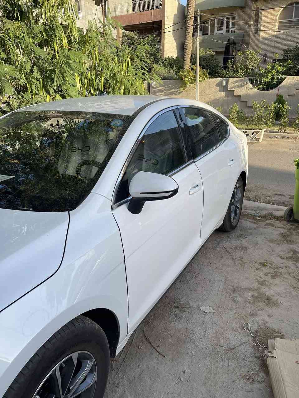byd دستروير
السياره موصفاتها معروفة ماشية 6000 المكينة ماشية 800 بعدها بدهن الشركة بيها باب السائق مبدل فقط السيارة خير من الله واقتصادية كلش دابيع لان عندي بناء السعر 18500 مليون دينار 
باسمي تحويل ثاني يوم عنواني بغداد المنصور الداوودي 
للاتصال ***********
