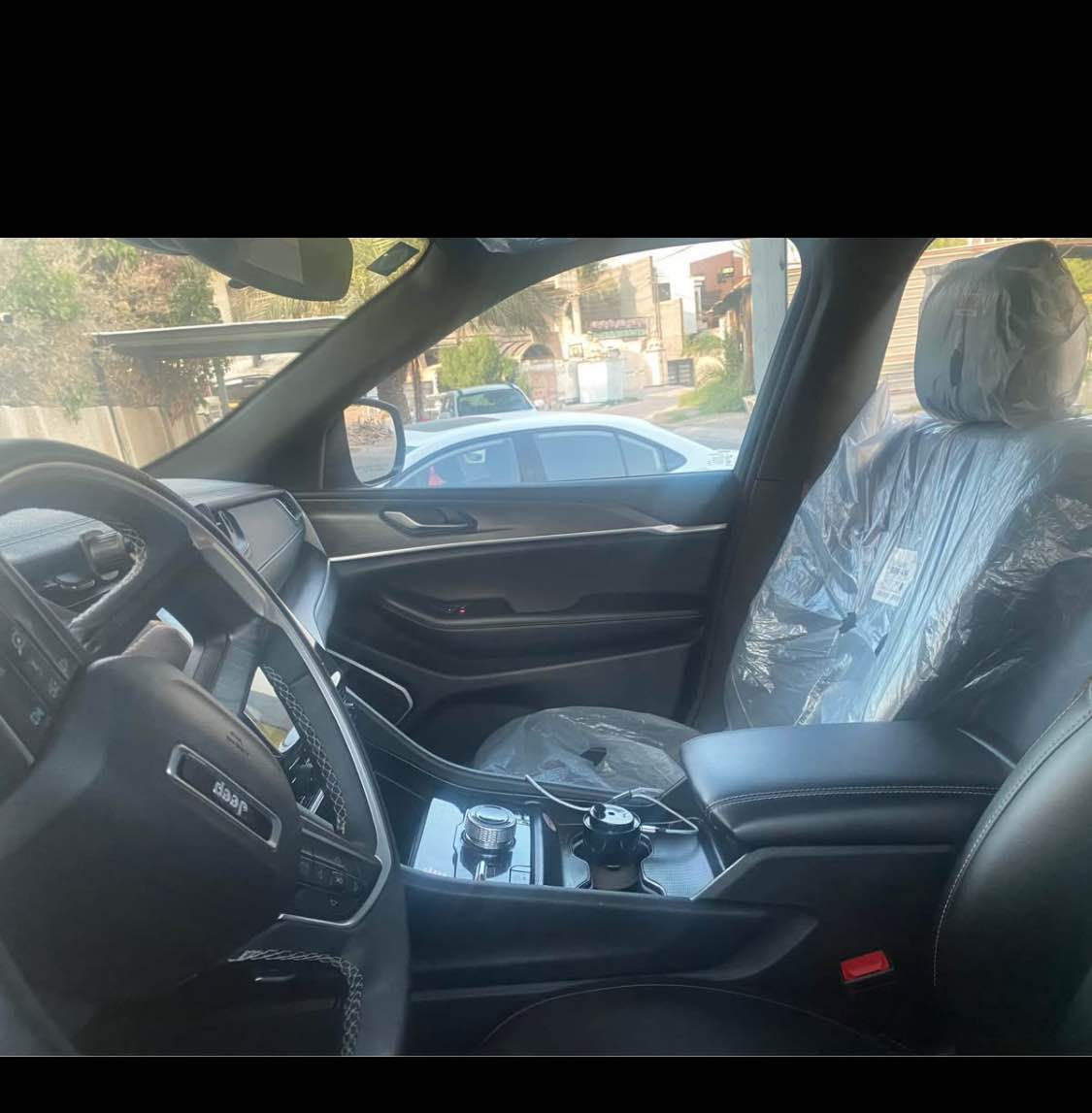 ‎جيب كراند شيروكي لمتد هايبرد بلك ان

‎وارد امريكي فول بدون ايرباك  كلين دخول جديد 
‎‏ Grand Cherokee limited 4Xe 2024 2.0L
‎  فول مواصفات ماشيه 14mi   بحالة الوكاله جديده  
‎لون ماروني رقم بغداد جديد
‎🟫 حجم المحرك ٢٠٠٠ تيربو جارج ٣٧٥ حصان مع محرك الكهرباء اسرع من الهيمي

‎نظام الشحن : الشحنة الوحدة تمشيك ٤٥ كيلو بدون بانزين نهائيا يعني بالداخل متحتاج بانزين بس اشحن كهرباء  

‎  محرك تيربو + هايبرد + بلك ان 
‎جميع الايرباكات  سليمه 
‎     بيها طخه خفيفه بلدعاميه الخلفيه  وع وضعها حتى ممكحله    

‎🔴 حساسات خلفية

‎🔴 ‏‎حساسات جانبيه بالمري

‎🔴 خمسة راكب 

‎🔴 رادار 360 درجة 
🔴  تحديد مسار   

‎🔴  تبريد قطعتين 

‎🔴خمس انضمة قيادة 

‎🔴 بانوراما 

‎🔴 دفع رباعي. 
🔴 كير ماوس مع وضعيات القياده المختلفه للجبال والطرق الوعره والرمال والطين
‎🔴 شفتات ستيرن 

‎🔴 هاند بريك بصمه 

‎🔴 ️مقود جلد + تدفئة 
🔴 شفتات ستيرن

‎مواصفات اخرى 

‎1️⃣ لايتات لد 

‎2️⃣ هيترات في الكشن 

‎3️⃣ شاشات دجتل شاشه كبيرة مع نفكيشن GPS بدون نت 

‎4️⃣ كراسي خزن ميموري  

‎5️⃣ سستم صوت ALPINEو دمام خلفي بلادي 

‎6️⃣ تشغيل عن بعد

‎7️⃣ نظام محاكاة العجلة الذكي 
‎ نظام ملاحة 

‎9️⃣ نظام قيادة ذاتية بريك امامي خلفي اوتو (توقف ذاتي عند السهو)     
السعر     . 35800.   بيها مجال بسيط
‎🔟 مكان بغداد الكرخ 
‎للاستفسار *********** بغداد, العراق
