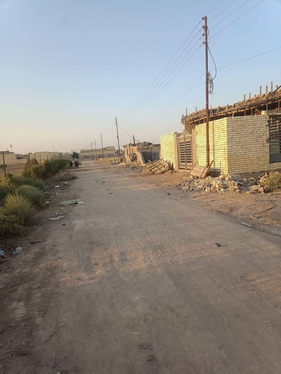 السلام عليكم يتوفر قطع اراضي المساحه // / 200 / 100 حي البتول الزراعي شارع مدرسه الخيرات نهايته ع ايدك ليسره سند 25 خدمات مي اساله وكهرباء وسحب وكابينات نت  *********** ملاحضه
