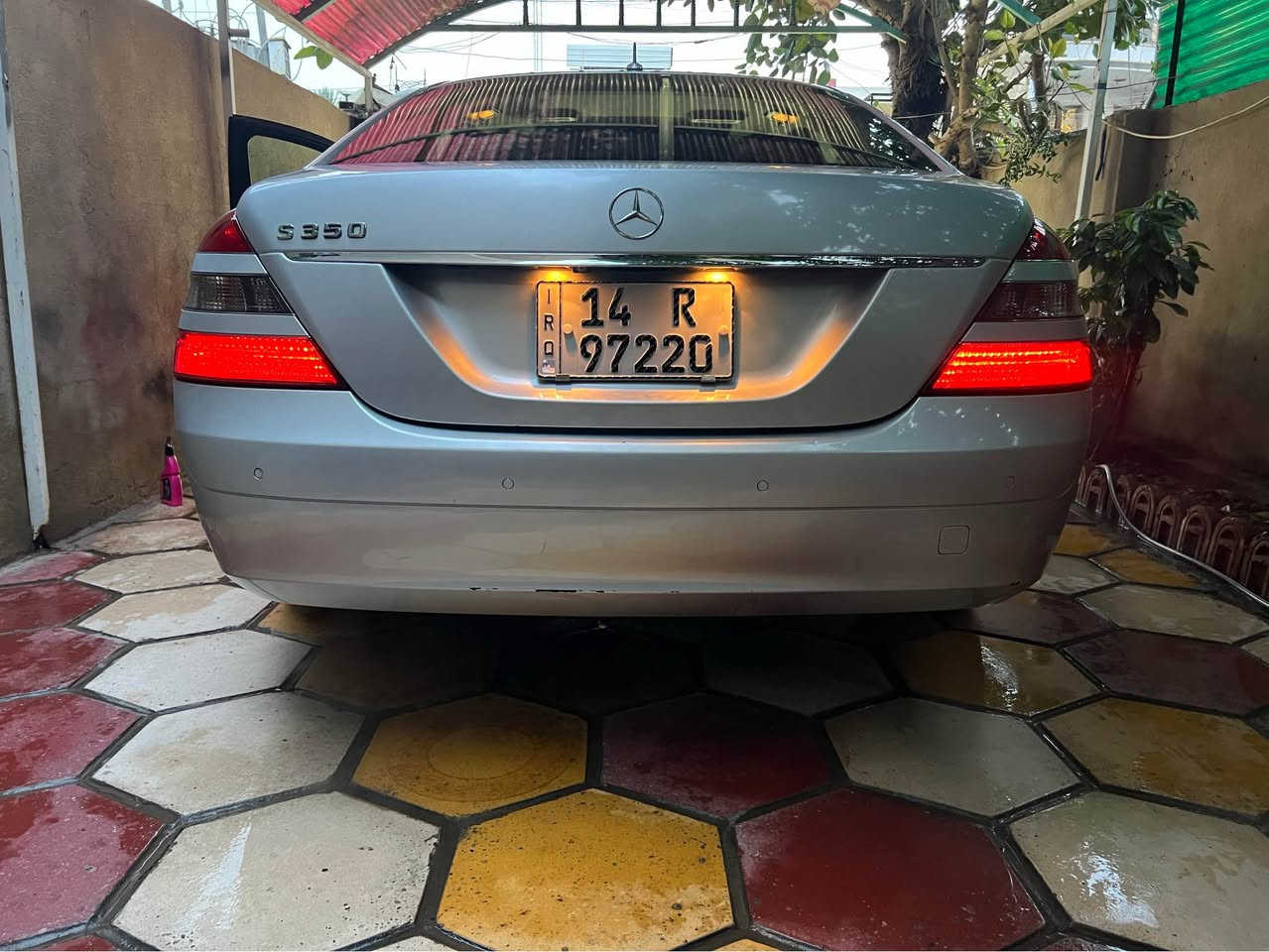 Mercedes S350 2006  للبيع او مراوس 
وارد ياباني مكفوله من الضرر
صبغ هلال الجاملغ الخلفي فقط
محرك و كير ما مفتوح شرط الفحص
المواصفات 
- محرك v6 عقل الفوك المرغوب
- فتحة سقف SlideRoof
- داخل اسود كلش نظيف
- كشنات جلد + خزن Memory
- كشنات كهرباء امامي
- شاشة وسائط + كاميرا خلفية
- مري شفط / اشارة بالمري
- ماوس تحكم + تحكمات ستيرن
- حساسات اصطفاف امامي / خلفي
- سيدي جينجر 6 اقراص
- ستيرن كهرباء و تدفئة
- تبريد منفصل
- لايتات داينمك اوتو Dynamic 
- برده خلفية
رقم بصرة انكليزي الجديد تحويل مباشر بأسمي
السعر 175 و بيه مجال بسيط
السيارة كل شي بيها بلادي و كل اوبشناتها شغاله
تايرات جدد شادها 
مسويلها ادامه سيرفس كامل
مكان السيارة بغداد البلديات قرب الأمن العامة
*********** بي واتساب بغداد, العراق
