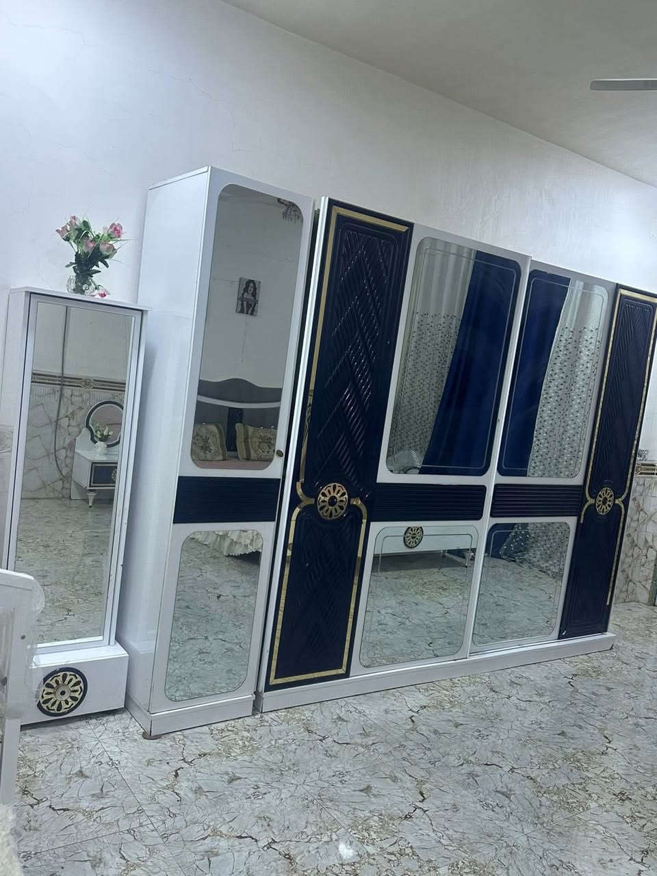 اغراض
للبيع 
اني ما اعرف الاسعار 
الاتصال مع صاحب الاغراض
الرقم ***********
