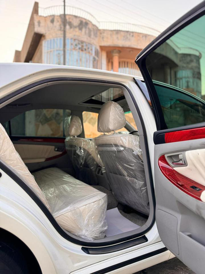 شاهيه موديل 2007 مسجل رقم بصره. دولي 
  
1داخل جلد ابيض ملكي 
2دخول جديد السياره ماشيه 98  
مكان السياره نجف مشروع وطني 
والموتصفات كدامك بل صور  شاصي 80  
سياره نضيفه وكامله 
***********
