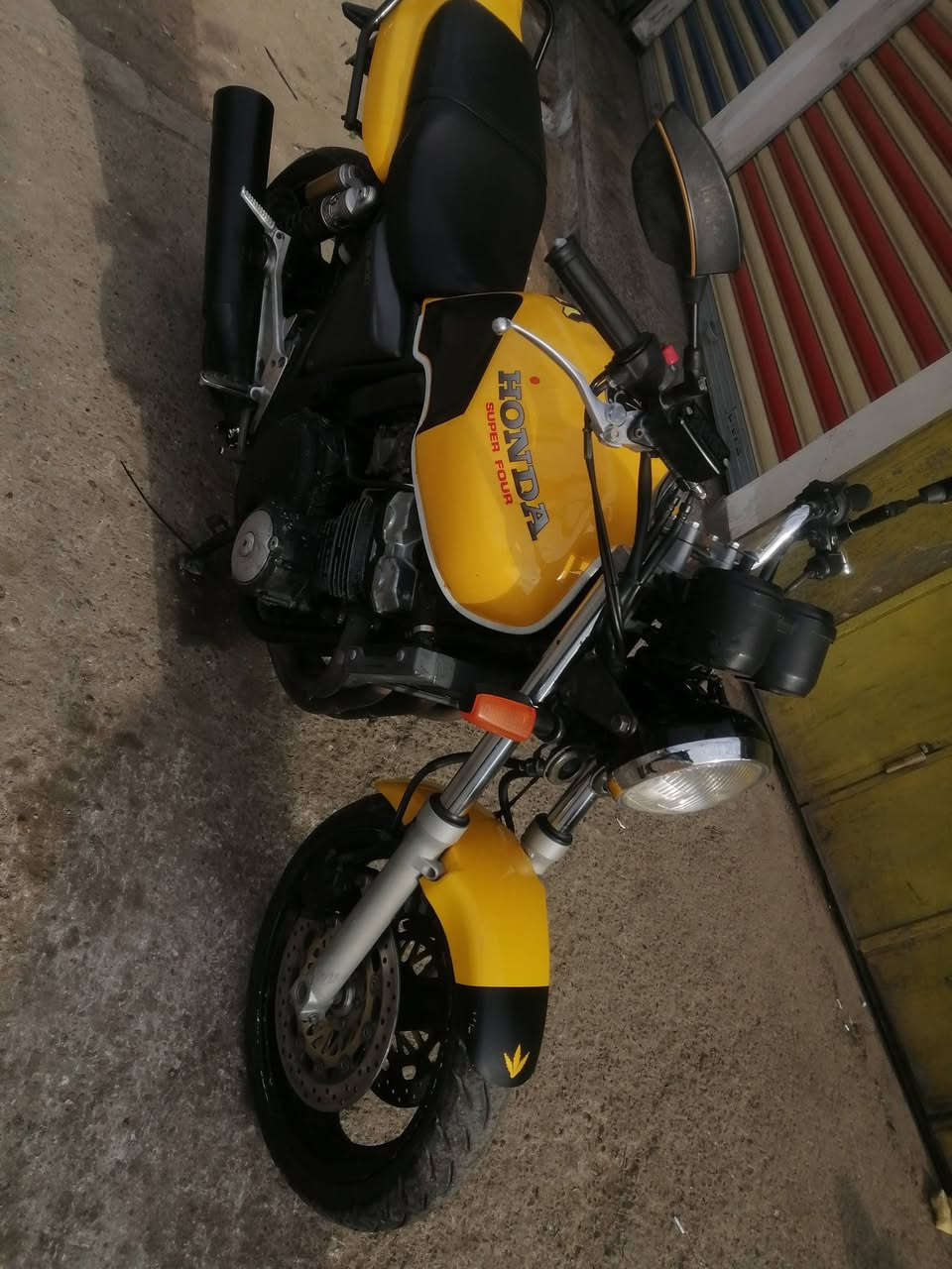 سلام عليكم دراجه سي بي فور 400 دراجه كله بلادية مكاني بغداد سعره 16 بيه مجال بسيط ***********
