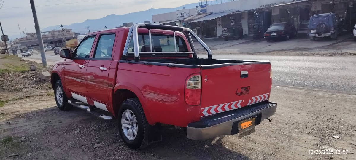 پیکاب گراند تایگەر 2010 
بێ بۆیاخ 
مەکینە 4y تازە خراوەتە سەری
گێڕ و مەکینە و ئەکسل بەشەرت
هەمو گیچەکانی ئیش ئەکات
گەرم و ساردی ئیش ئەکات 
دوو مانگە چوار تایەی تازەم خستوەتە ژێری
تەقە و ڕەقەی نیە بانسی تازە گۆڕاوە
تەحویل و غەرامە و بڕاوە بەشەرت 
نرخی 57گەڵا و معامەلەیەکی کەم
گۆڕینەوەش ئەکەم بە ناڤارا
ژمارەی***********پەیوەندی بکەن السليمانية, العراق
