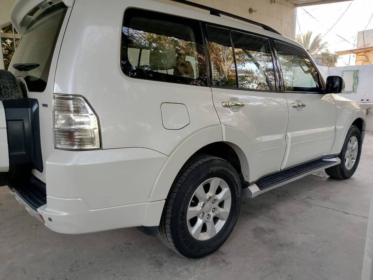 السلام عليكم للبيع او المراوس بالاند كروز ١١ او ١٠ باجيرو موديل 2014 رقم بغداد بسمي كير محرك تبريد خير من الله فول مواصفات مكفوله كفاله عده الجاملغ الأمامي بي بارد فقط السعر 180 وبي مجال العنوان بابل ***********
