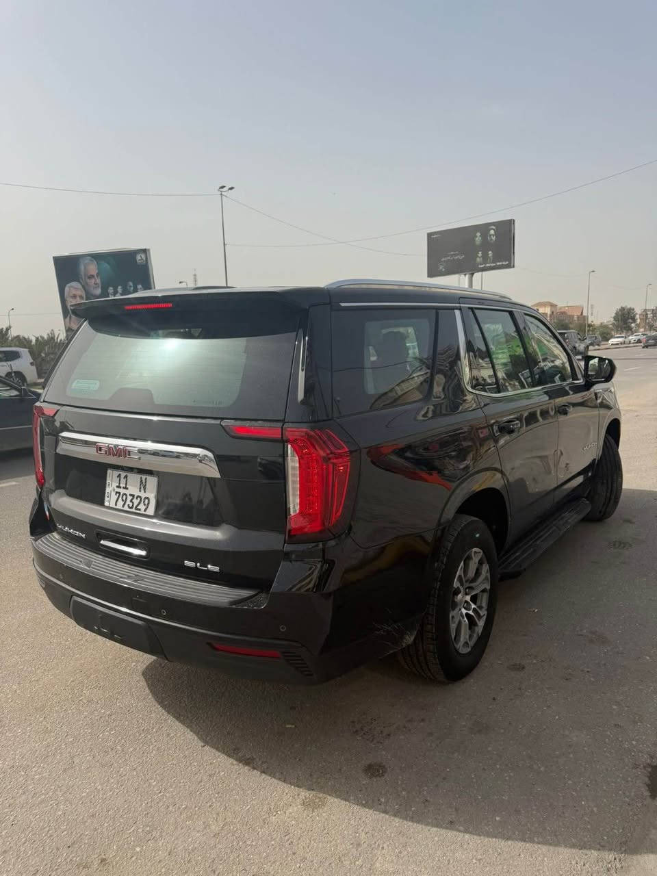 *يوكن SLE خليجي 2023* لون اسود رقم بغداد الجديد باسمي تحويل ثاني يوم كفالة عامة صبعين بارد بالباب فقط لا غير السيارة نضيفة جدا *بحالة الوكالة* مغلفة *PPF* بالكامل برغي ما مبدل بيهه ماشية 120 كيلو 

مكان السيارة البصرة 
للاستفسار:*********** البصرة, العراق
