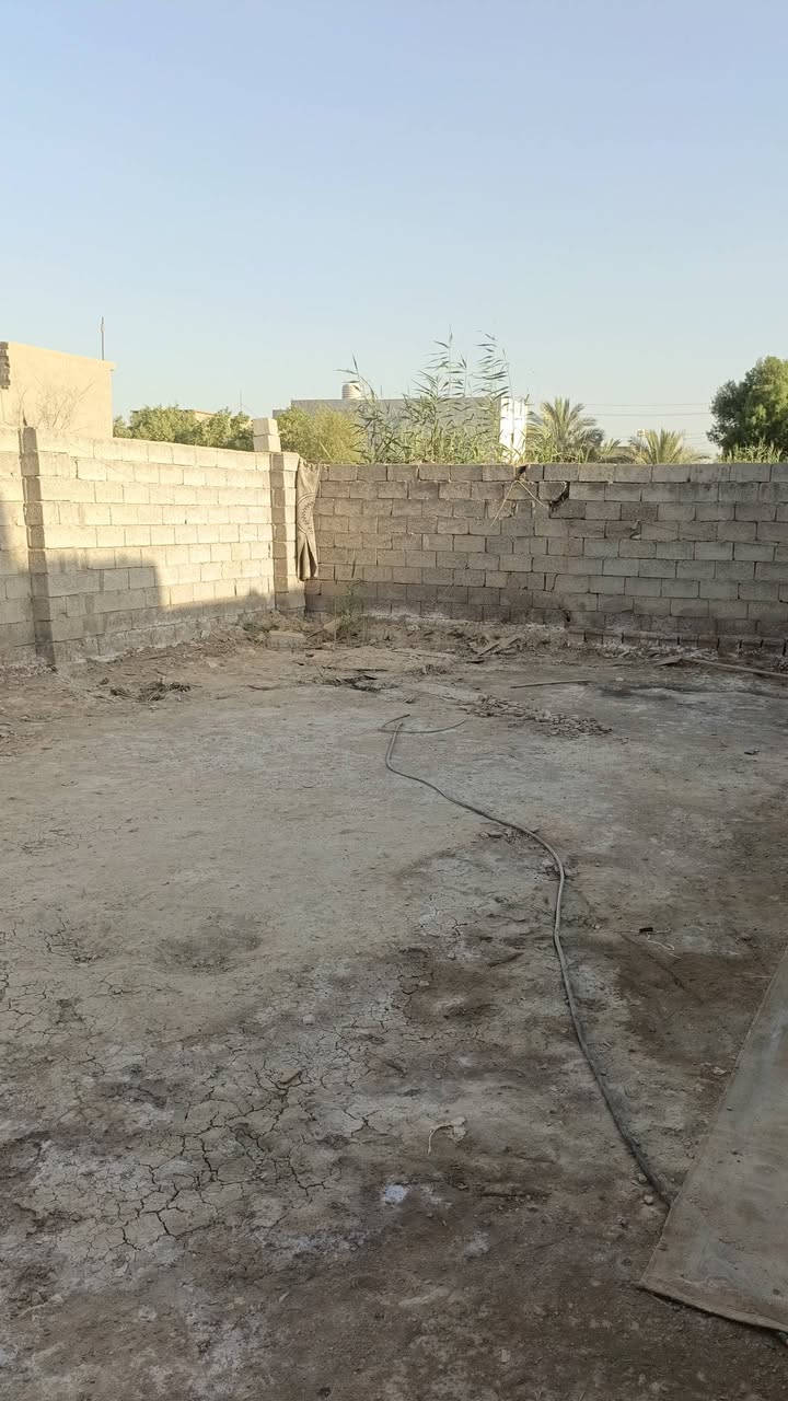 السلام عليكم قطعه ارض للبيع زراعي سند 25 قرار محكمه مسيجه وكامله خدمات موجودة في منطقة الگرغوليه قرب مدرسة المسار بالظبط مساحه الارض 190م واجه 15م نزال 13م  التواصل مع الرقم ***********
