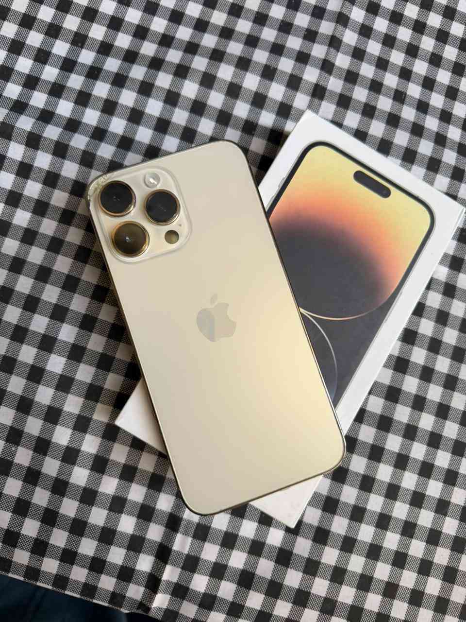 السلام عليكم 
ايفون 14 برو ماكس شرق اوسط 
ذاكره 256
لون ذهبي جهاز جديد جدا 
البطاريه 100‎%‎ 
مبدل بطاريه والضهر بي فطر مثل موضح بلصور 
جهاز تجي تاخذه مني من البيت 
مع ملحقاته يعني باكيت الاصلي 
للبيع فقط 
السعر 700 وبي مجال للعلم مستعجل ع البيع 
العنوان مناوي لجم 
***********
