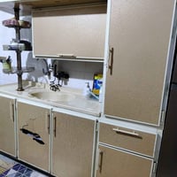 كاونتر • نظيف • باب يحتاج تصليح