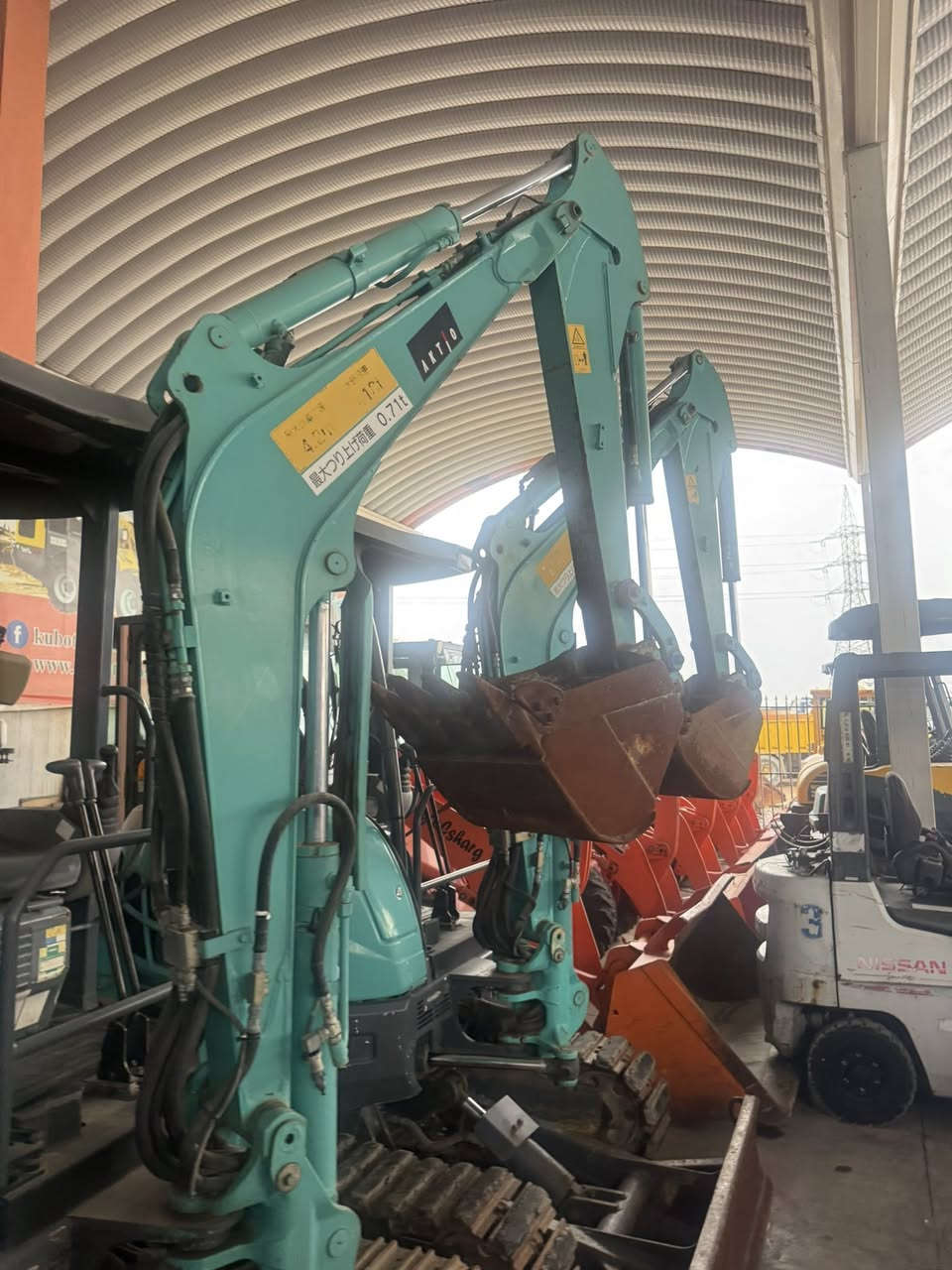 حفارة SK30SR فول موصفات بمً ونوزل محرك يانمر 84 موديل2011

***********

***********
