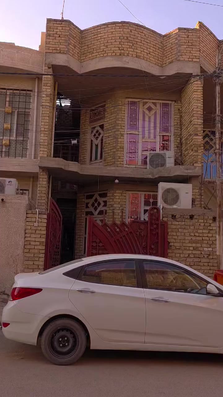 بسم الله الرحمن الرحيم
🏠 دار سكنية للبيع
📍 محافظة واسط / الكوت / منطقة الخاجية
✨ موقع مميز وقريب من جميع الخدمات
♦️تفاصيل الدار:
♦️المساحة: 100 متر 
♦️عدد الطوابق: طابقان
♦️الواجهة: 5 أمتار
♦️النزال: 20 متراً
♦️عرض الشارع: 10 أمتار
♦️سنة البناء: 2015
📜التفاصيل القانونية:
🔹️طابو صرف
🔹️تحويل مباشر أصولي
📌التفاصيل الخدمية:
🔹️الدار مخدومة بكافة الخدمات
🏠محتويات الدار:
🔹️الطابق الأول:
🔹️استقبال + صالة + مطبخ + مجمع صحيّات
🔹️الطابق الثاني:
صالة + غرفة نوم + مجمع صحيّات
💰 السعر: 147 مليون دينار قابل للتفاوض
📌 ملاحظة: إن لم يعجبك السعر، فكلمة «يالله» تكفي.
📞 للاستفسار:
الاتصال أو واتساب: ***********
أو مراسلة الصفحة مباشرة
حفظكم الله جميعاً 🌷
#عقارات #واسط #الكوت #الخاجية  #الخاجية_شارع_٤٠ #للبيع #بيت_للبيع
