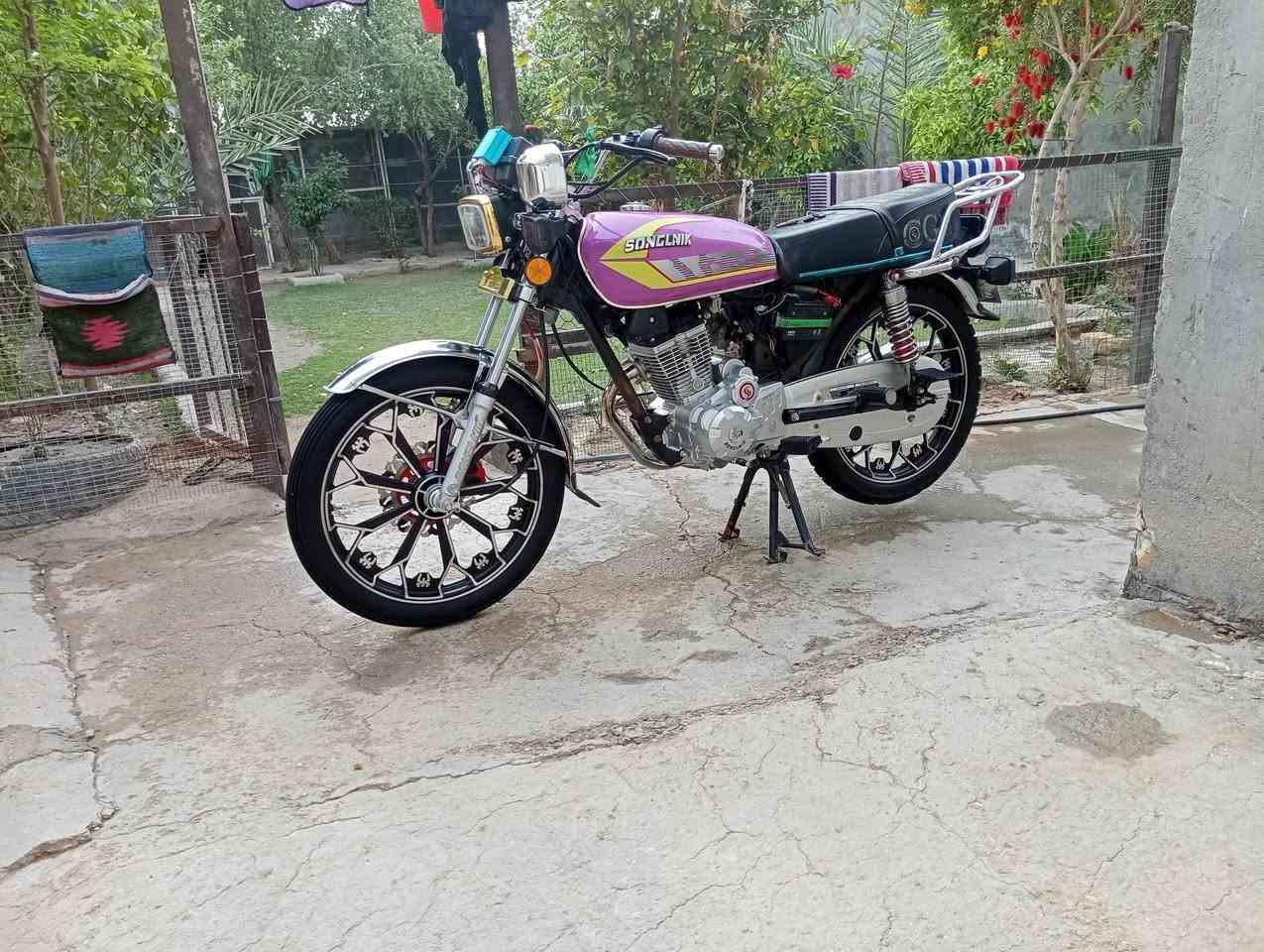 السلام عليكم دراجه سافان موديل 25 اوراق كامله دراجه نظيفه مثل ما وضحه بالصوره كلها شغه هندر سلف كامله العنوان بابل الهاشميه السعر 650 وبيها مجال قليل حق الجيه تفاصيل اكثر رقم الهاتف ***********
