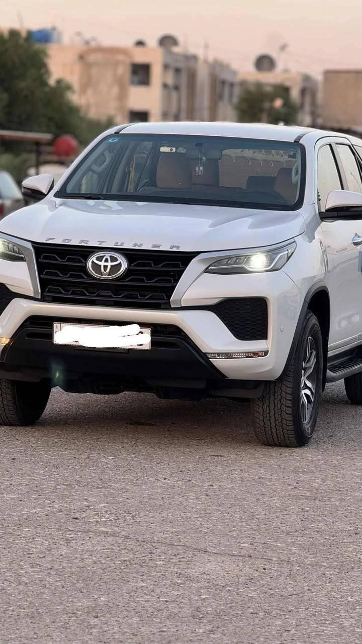 السلام عليكم
للبيع تيوتا فورتشنر موديل 2023 رقم بغداد الجديد 
محرك 4 سلندر 2700 
السيارة سبعة راكب ثلاث قطع تبريد 
تو ويل
كشنات مخمل
تحكمات 
كامره دوار
مري شفط
حساسات أمامي خلفي 
السيارة ماشية ٧٠ الف
السعر 285  قفل
السيارة مكفوله عدا شخط بسيط 
مكان السيارة السماوه 
***********
متوفر واتساب
مراوس  حسب القناعه
