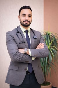 د. عمر الراوي • أخصائي باطني • القائم الأنبار