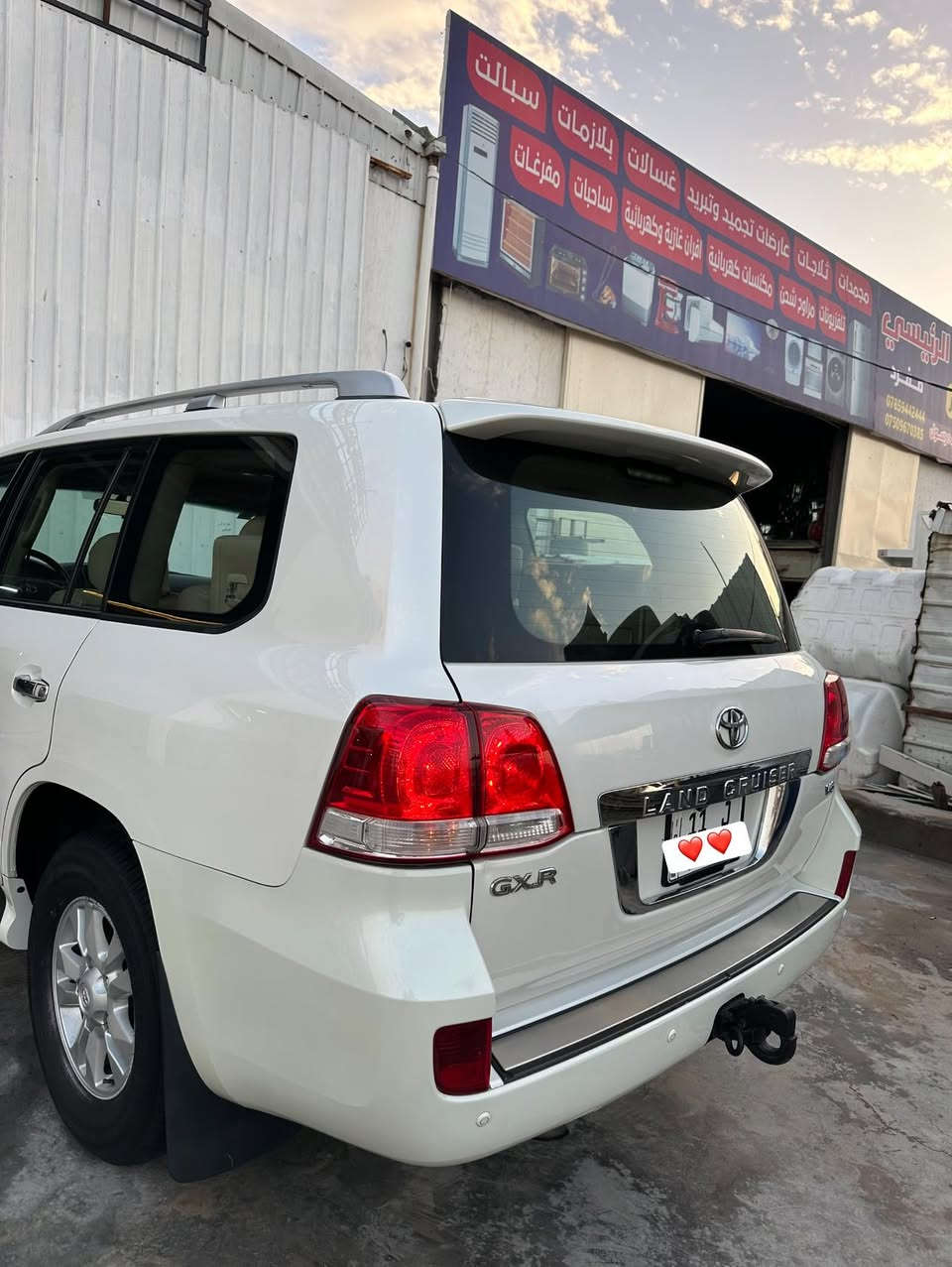 للبيع لاندكروز مديل 2011 سياره جديده بمعنى الكلمه وعله ادينه مكفوله مكينه 6 مكينه كير بدون فتح ومكفولات سياره برغي ممفتوح بيها غرفتها شركه وسياره كامله مكمله برغي مبيها نقص تخم تاير جديد رقم بغداد ب اسمي رقم جديد وهزه جديده سعر خاص او اتصل ع رقم والرد سريع 
اتصال*********** 
واتساب ***********
سياره بريم اصل ام طفايه
