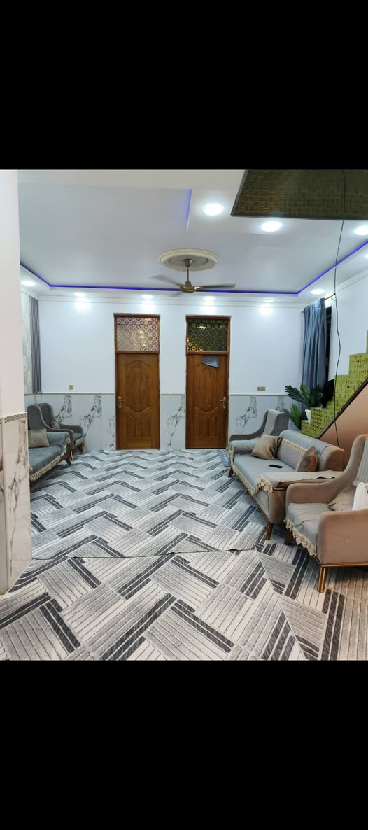 بيت زراعي للبيع مجاور جامعة الامام الصادق متوفر كل الخدمات البناء سنة 2025 درجه اولى 200متر 6 غرف للاستفسار خاص او على رقم ***********
