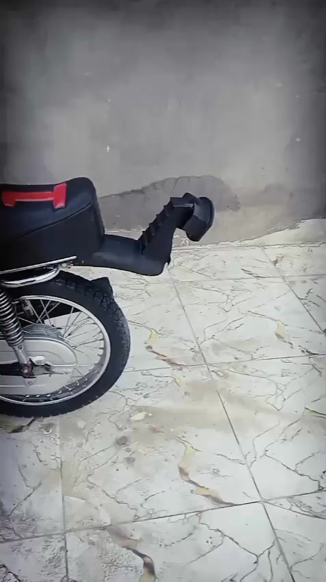 سلام عليكم اخوان دراجه نامه يراني البيع دراجه نضيفه اوراق شراي يتصل عليه ونه خادم***********
