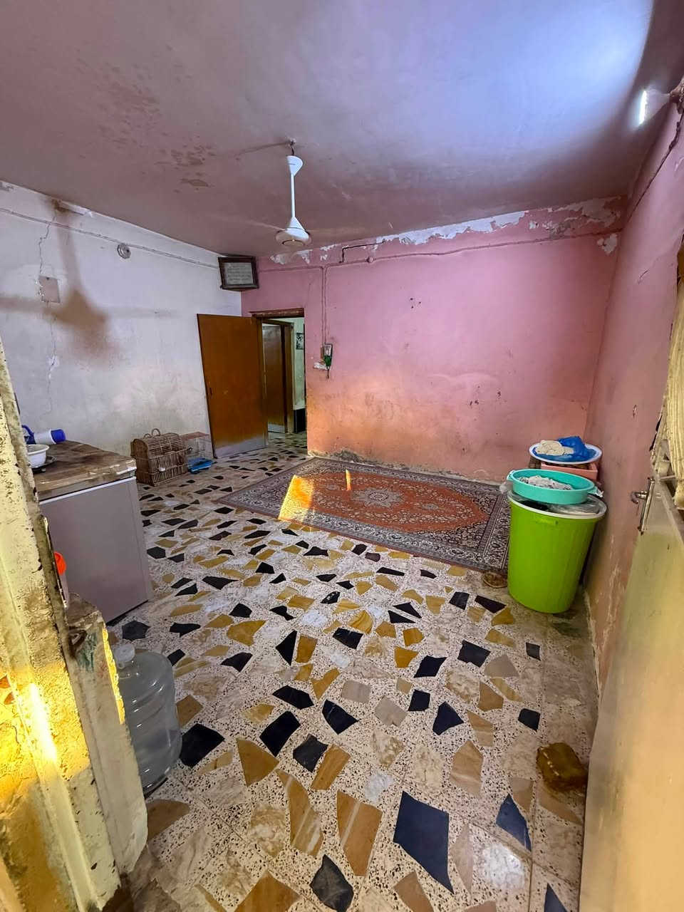 بيت للبيع مساحه600 متر سند 25 طابو صرف زراعي البيت متكون من غرفتين وصاله كاليدور ومطبخ وكراج ياخذ 3 سيارات وحديقه جبيره وصحيات خارجيه وداخليه العنوان بابل الحله شارع الي يربط بين بزل حجي علي وشارع 100 صاير بشارع مدرسه الطفوف هذه رقمي الي يحب يعرف تفاصيل اكثر ***********
