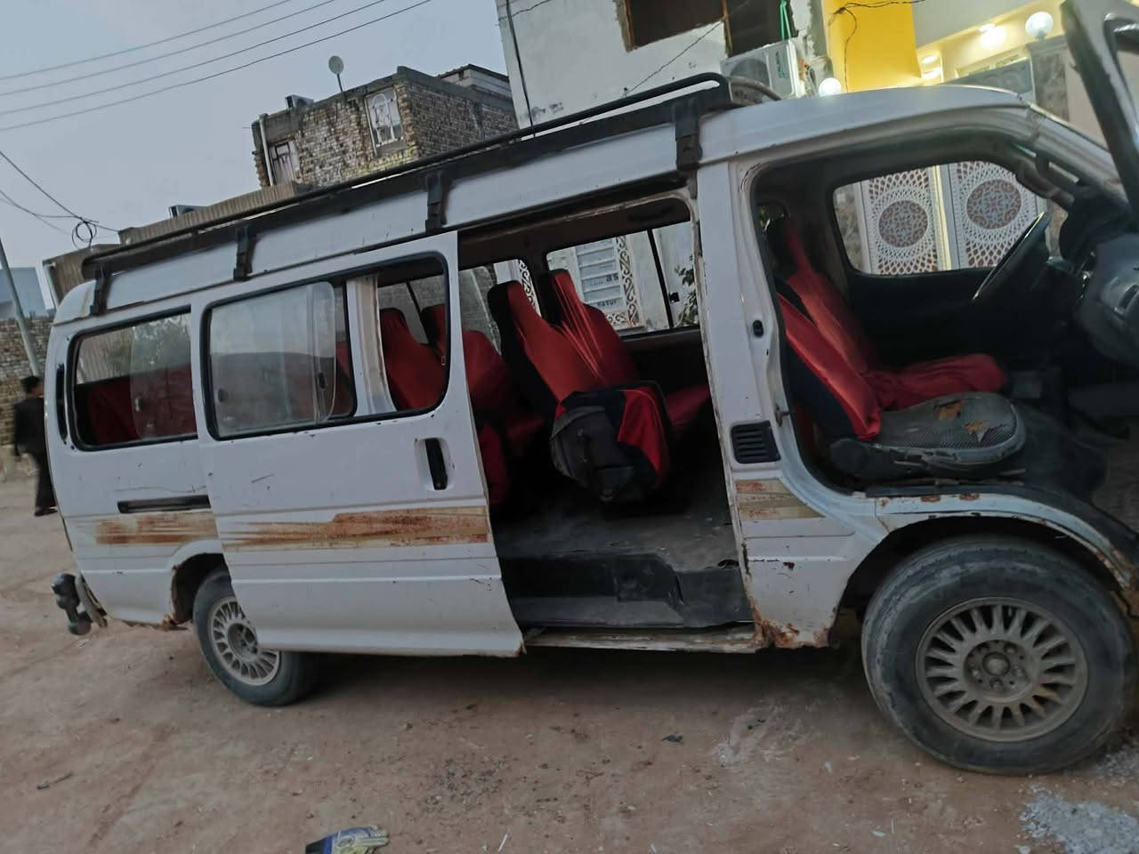 فتون لبيع جاهزة راعية متوفي مكينة فيفيتي 2500 السعر 20 وبيهة مجال هاتف***********
