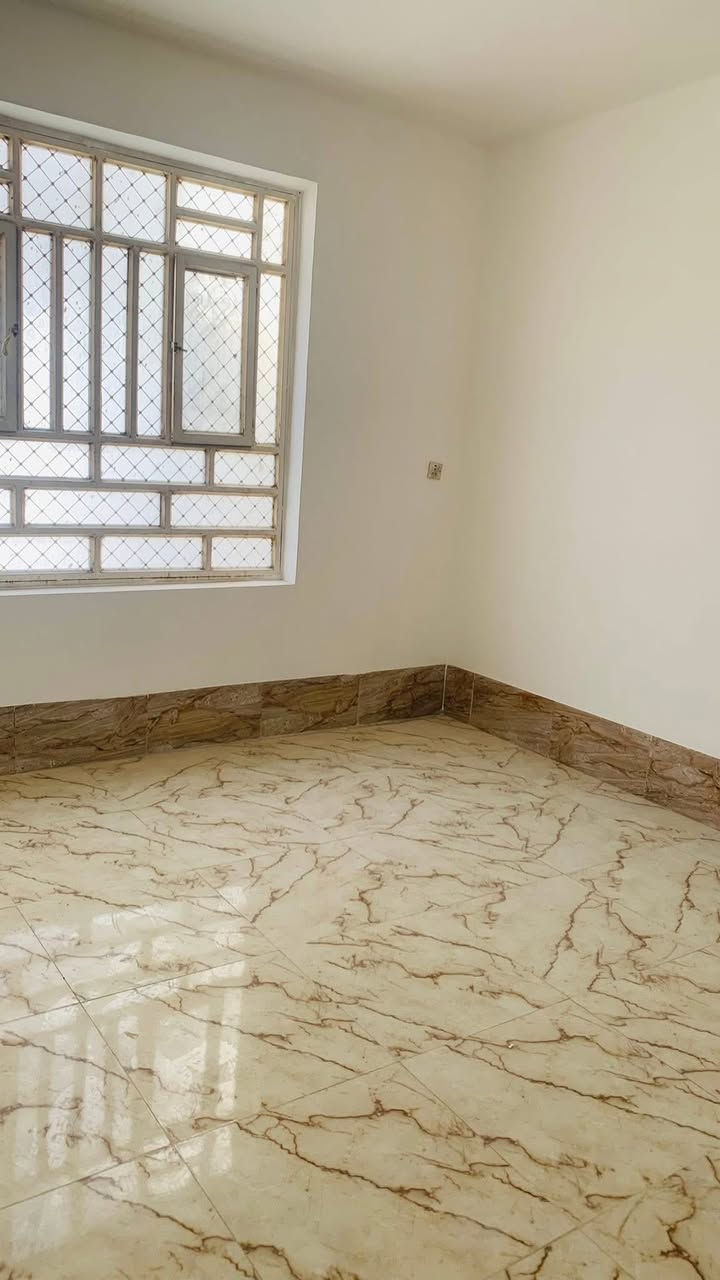 🏠 بيت للإيجار – 200 متر مربع

الموقع: حلّة، شارع 80، قرب لحوم الحرمين
نوع العقار: يصلح تجاري أو سكني

المساحة: 200 م²

مواصفات البيت:
 • صالة واسعة
 • مطبخ
 • 3 غرف نوم

 • موقع مميز على شارع رئيسي
 • مناسب للسكن أو النشاط التجاري

📞 للاستفسار: ***********
🏢 مكتب الرمال للعقار
