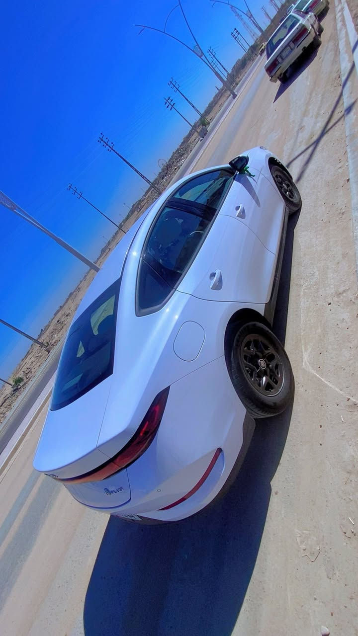 السلام عليكم 
بي واي دي 2025 السيارة كفالة عامة ماشية 5فقط 
السيارة زيرو اعتبارة رقمها بصرة بسمي العنوان البصرة الزبير الاستفسار *********** لون الدواخل مميز
