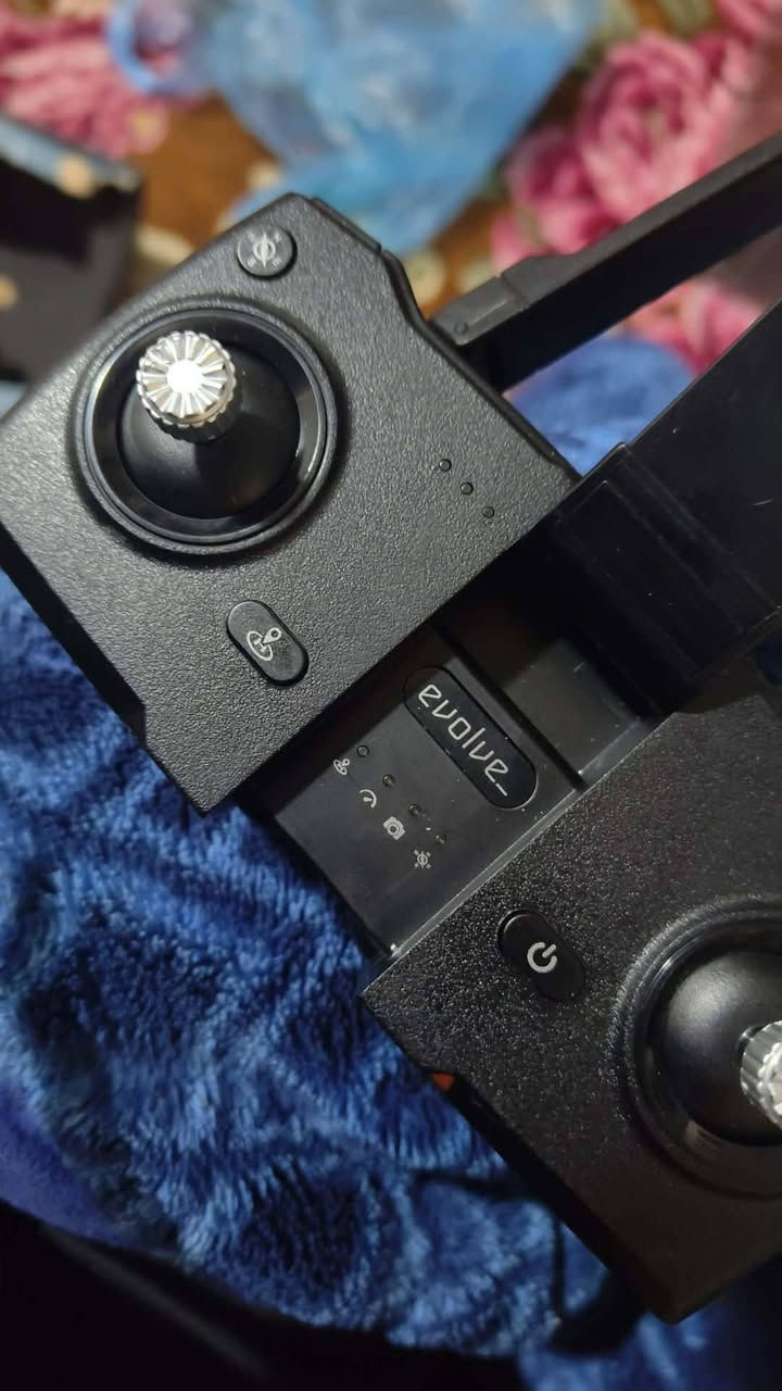 درون zero x pro evolve 
كامله محركات برشلز قويه الطياره طير بيها كسر بوحده من القواعد وملحومه فقط مراوحها كامله بس واكو مراوح احتياط بس بيهن وحده مضررة فقط بلمراوح الاحتياط 
الدرون مصلحة سابقاا 

اعله سعر ابيع توصيل ماعدي الي يريد توصيل ليدخل


**إذا كنت صاحب هذا الإعلان وتريد حذفه لأي سبب، رجاءا أرسل رسالة إلى الدعم الفني**