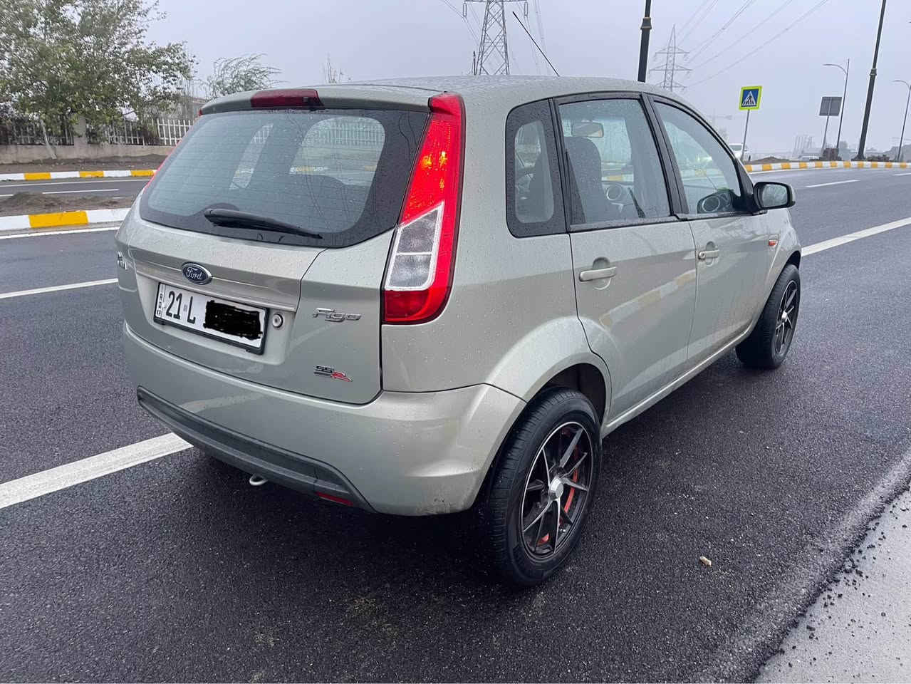 فۆرد فیگۆ 2014
شەریکەی نیڤا سفری کوردستان
سەیارەکە تەنیا 160 هەزار رۆیشتوە گێر و مەکینە بەشەرت 
دینارێک مەسرەفی نیە چوار تایەو ویلی تازەی بۆ بەستراوە
تەنیا یەک دەرگای پەمپە 
نرخی ٨٢ معامەلە بۆ پەیوەندی *********** Singapore
