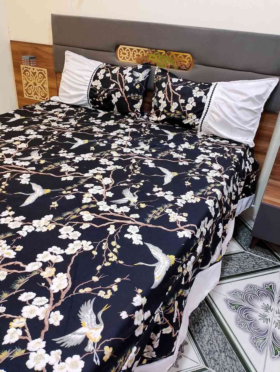 فرشات نفرين اخيط حسب الطلب ألي حابه تحجز تراسلني ع هذا الرقم ***********
