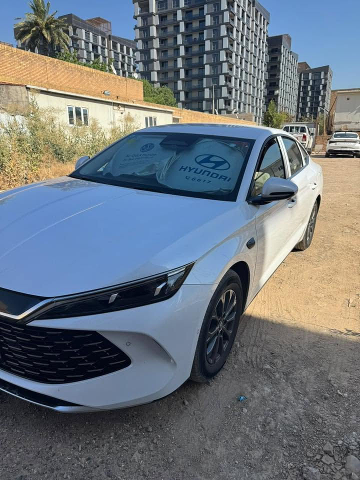 سلام عليكم
BYD Qin L 2025 

١٣ كامره فول حساسات اوتو هولد و اوتو بارك نظام القيادة الاليةداخل ابيض ملكي و تسجيل كاميرات بطاربة ٦٠ تمشيك ٨٠ كيلو على الشحن و مع البانزين ٢٠٢٠ كيلو و بعد بيها هواي مواصفات ماشية ١٧ الف
السعر  ٢٤مليون و٢٠٠

***********
