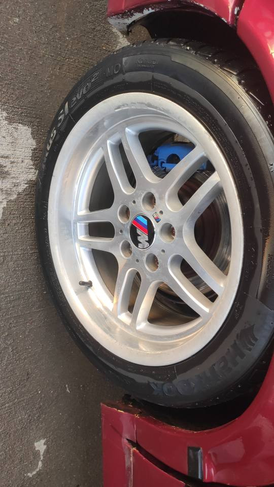 ئەم ویلانە بۆ گۆڕینەوە بە حەسیر 17 دووسایز تا یەکانی سەتا 80 خاوێنە قیاسی تایەکانی دووی پێشەوە 225/45/17 دووی پشتەوە 245 /45 /17 ویلەکانی تەقیوی تیانیە تەنها سبوغی هەرداوە دانەیەکی پێشەوە تۆزێک خوارە زەمانی ئەدەم هەوای نەدا تەنها گۆرینەوەش دەکەم ژمارەی مۆبایل *********** أربيل, العراق
