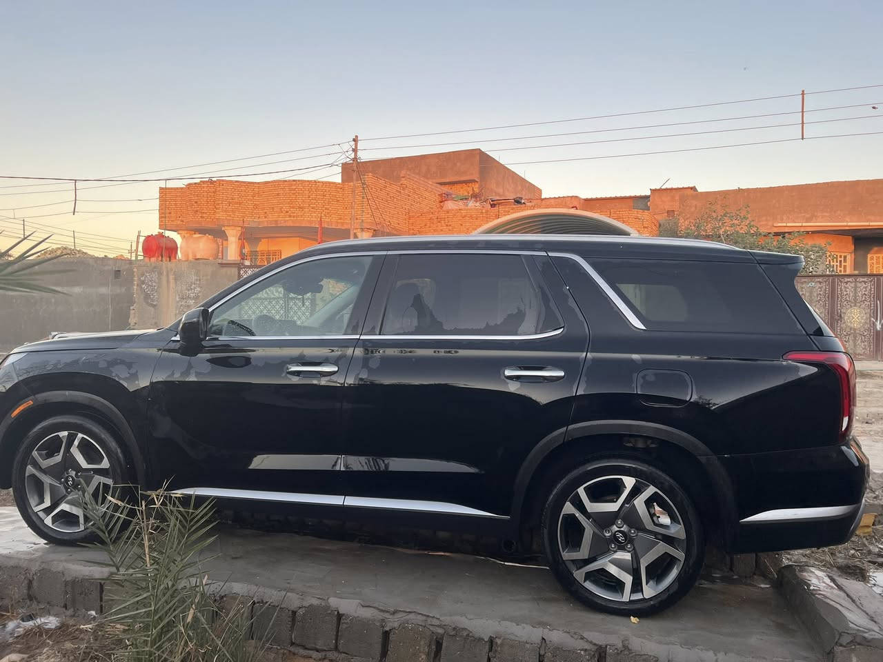 بلسايد مديل 2024  بريميوم فتحه كامرات 360درجه وارد امريكي قطعتين صبغ وجاملغين اصلي نفس لون شاصي مكفول موجوده سياره بالبصره سعر225ستفسار ***********
