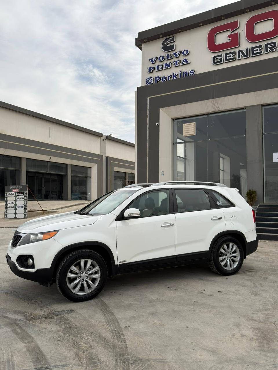 كيا سورينتو ٢٠١٠ 
مكينة ٦ سلندر  
فول مواصفات ١/١ 
فتحة سقف بانوراما
كشنات كهربائية
تدفئة كشنات امامية 
تحكمات ستيرن 
صور فحص السيارة موجودة داخل المنشور 
سعر السيارة 145وبي مجال بسيطط 
للاتصال ***********
