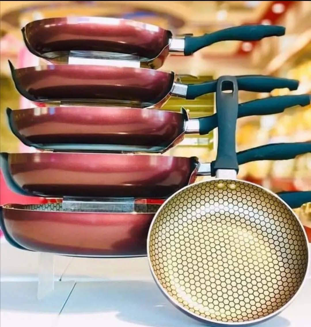 سيت طاوات خلية الاصلي)
نقدم لكم سيت طاوة خلية ثقيله
 الاصلية متكون من ٦ قطع متعدد الاحجام
الطاوات تيفال أصلي واليدات من السلكون ربر

٢٠-٢٢-٢٤-٢٦-٢٨-٣٠  الاحجام
وبسعر مناسب جدا
السعر  45 الف
توجد خدمة توصيل مجانا داخل كربلاء وباقي المحافضات 
للحجز عل خاص


**إذا كنت صاحب هذا الإعلان وتريد حذفه لأي سبب، رجاءا أرسل رسالة إلى الدعم الفني**