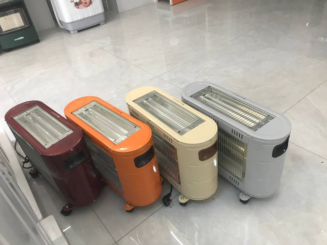 السلام عليكم السلام عليكم 
‏🔥🔥🔥🔥
‏( 🔥 التوصيل مجاني لكافة انحاء العراق 🔥 )
‏*مدفأة كهربائية ماركة LION KING 
‏*متوفر ثلاث وجوه كل وجه 2 شمعة 🔥
*متوفر وجهين ايضا الوجه الامامي 2 شمعة و العلوي 2 شمعة 🔥
‏*الطاقة 2000 واط 🔥
‏*قاعدة عجلات يعني شلون ما تريد تسحبها 💯
‏*ملاحظة الوجه العلوي يحتوي ايضا على 2 شمعة 🚒
‏* السعر ( 28 الف ) 
‏اذا عجبك المنتج اتواصل ويانا و رح نكون بخدمتك 📞
(☎️ *********** واتساب )
