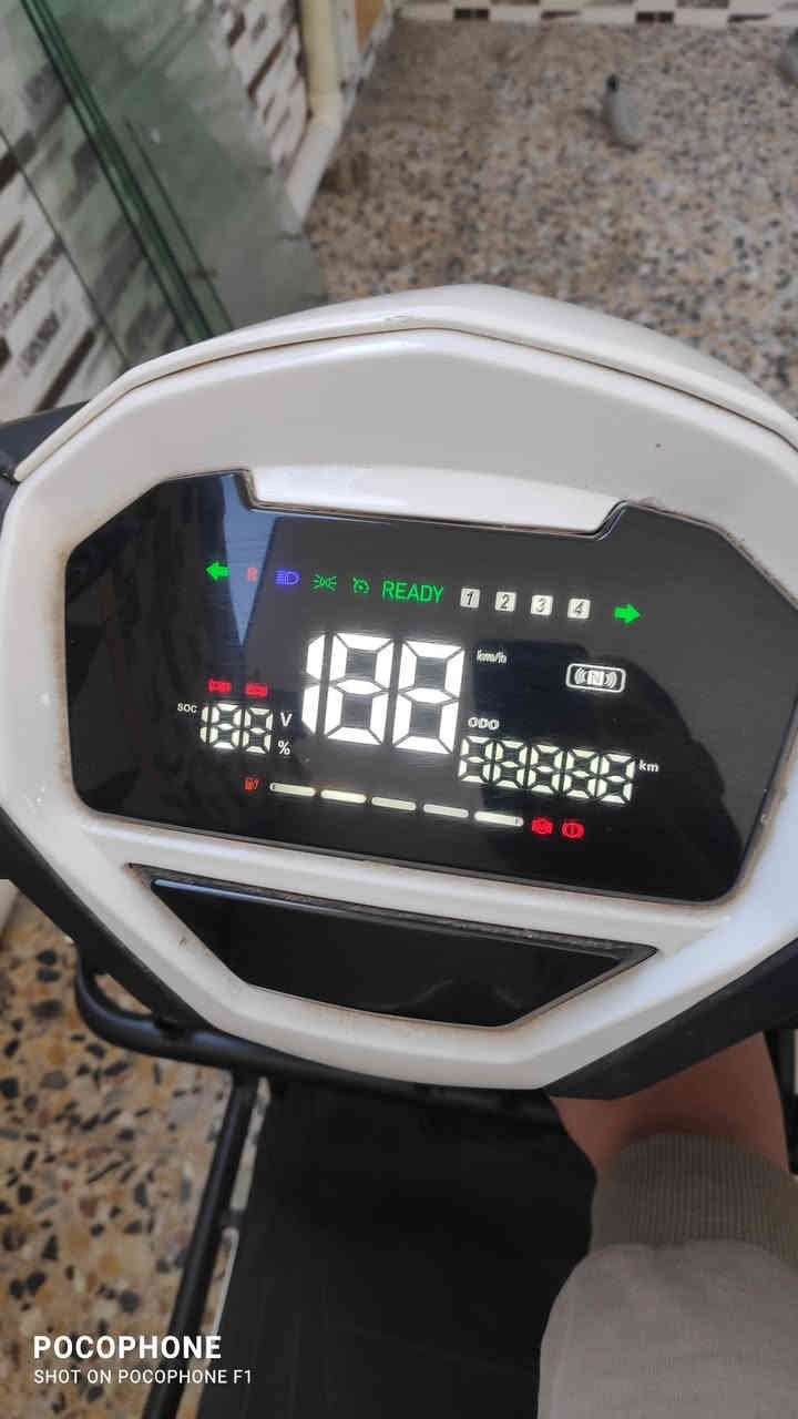 دراجة شحن نوع سكنس استيراد محلات حسن وحسين ديلوكس (حجم الملف 2500 واط ) ( عدد الباتريات 7 الحجم الكبير 38 امبير ) بريكات دسكات امامي وخلفي وبيه نظام ( ABS ) مانع انزلاق ( بيه 4 نمر للسرعه وبيه بك مع مثبت سرعه ) ( اشاير بالمري مع امبي ثري بلوتوث ) ( بصمة تشغيل  مع كارت تشغيل مع مفتاح تشغيل ) دراجة حلوة ونظيفه مامتعوبه مكاني بغداد العبيدي هاتف (  *********** ) سعر مليون وميه وبيه مجال حك الجيه
