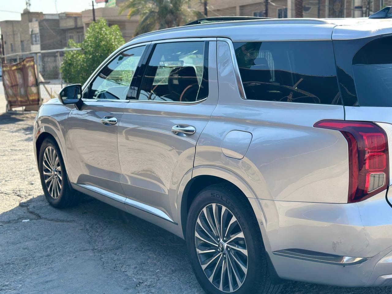 ﷽
للبيع فقط 
‏Hyundai palisade calligraphy 2025
هونداي بلسايد كلگرافي 
الموديل : 2025
الون : سلفر 
العداد : 9 الف ميل قابل للزياده

الضرر : صور الحادث مرفقه بلمنشور تبديل بنيد جاملغات بدون دواخل /
ملاحظه راديترات وبدنه بلاديه

المواصفات :-
1-شاشة عرض داتشو 
2-المحرك   v6    3.8 
3-بصمة تشغيل + بصمة ابواب 
4-اصطفاف ذاتي(تقديم + ترجيع عن طريق الريمونت)  
5-فتحة سقف +بانوراما
6-سماعات هارمن كاردن عدد 16
 7-رادار امامي  + خلفي + جانبي
8-حساسات امامي + خلفي 
9-كامرات عدد 6  360 درجة 
10-كشنات امامي خزن ميموري 
11-كشنات كهربائي تدفئة وتبريد امامي خلفي
12-انارة داخليه (محيطيه) + انارة دشبول 
13-بردات جانبية
14-تبريد مركزي امامي + خلفي منفصل التحكم
15-تحكم ستيرن + شفتات
16-تدفئة ستيرن 
17-مرايا هيتر + تعتيم 
18-صندوق كهربائي شفط + اربع وضعيات فتح صندوق
19-وضعيات قيادة  (5)
20-ويل كب حجم  20 
21-اوتو هولد + نقطة عمياء 
22-سايد بريك بصمة + مثبت سرعة
23-شحن وايرلس 
24-إشارات بالمرايا  + إشارات جانبيه
25-اوتو هولد 
26-تحديد مسار
27-شاشة ديجتال كبيرة
28-تشغيل عن بعد .
29-تدليك كشن . مساج 
30-دفع رباعي 
31-نظام مانع انزلاق 
32-نظام نزول منحدرات
33-كشنات ٧ راكب الخلفيه تحكم كهربائي فتح وسد
34-كار بلي
وبعد بيها هوووواي مواصفات معروف الكلگرافي الVIP فول 1/1
السياره رقم بغداد انكليزي كتاب شهداء وكاله
السعر ٢٣٦
***********
بغداد الامين الثانيه
