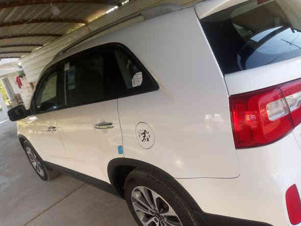 سلام عليكم سيرنتو للبيع 2015 مكفول من صبق وضربه ماشي 190//***********
