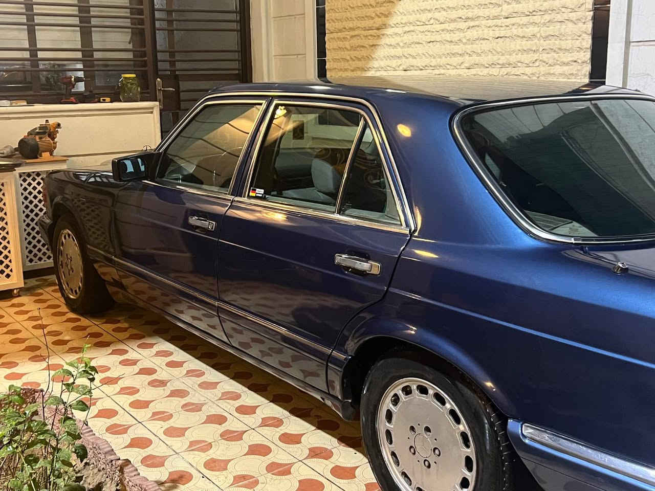 السلام عليكم مارسدس جامبو
موديل ١٩٩١
مصبوغه جماليه قواعد دبلات بلاد 
سلايت طكتين شغال 
منضومه بانزين جديده 
السياره عليه ادامه كامله رقم بغداد 
كشنات كهرباء 
تخم بردات 
السعر ٧٨ وبيه مجال قليل 
واذا اكو مراوس اراوس 
مكان بغداد 
***********
