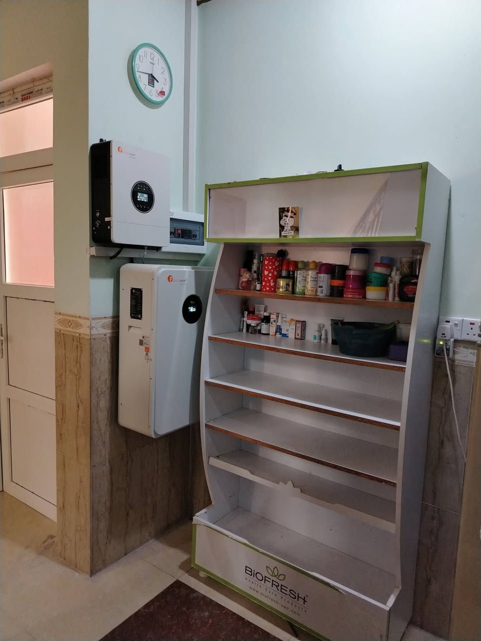 من عروض شركة الحجاب للطاقة الشمسية
تم تنصيب منضومة طاقة شمسية
في الشرقاط (شكرن) 📌
 للاخ (ماهر الزواري )

                   ⚡بقدرة ⚡

12-امبير نهاري ☀️
12_ امبير ليلي 🌕

🔋 بطارية ليثيوم  12 كيلواط فلستي 
▪️ عمر افتراضي طويل وأداء ثابت
▪️ أمان عالي وكفاءة ممتازة #ضمان 5 سنة
------------------------------------------------------
⚡ انفيرتر  6 كيلواط من شركة فلستي
▪️ أداء قوي وتحمل عالي للأحمال
▪️ مناسب للربط مع بطاريات الليثيوم 
    
-------------------------------------------------------
☀️ 6 ألواح شمسية جينكو 
▪️ كفاءة عالية في توليد الطاقة
▪️ أداء ممتاز في الأجواء الحارة
▪️ جودة عالمية #ضمان 15 سنة
--------------------------------------------------------

📞 للاستفسار والحجز:
***********

شركة الحجاب للطاقة الشمسية
ثقة • جودة • ضمان
