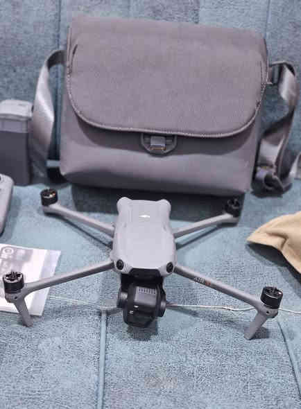 سلام عليكم
اير 3 اس للبيع السعر 1900 الف 
Air 3s 
نظافة 99% اخو الجديد 
ابيع بضمانتي 
ملحقات كدامك بالصورة 
متوفر توصيل 
مكاني الديوانية ***********
