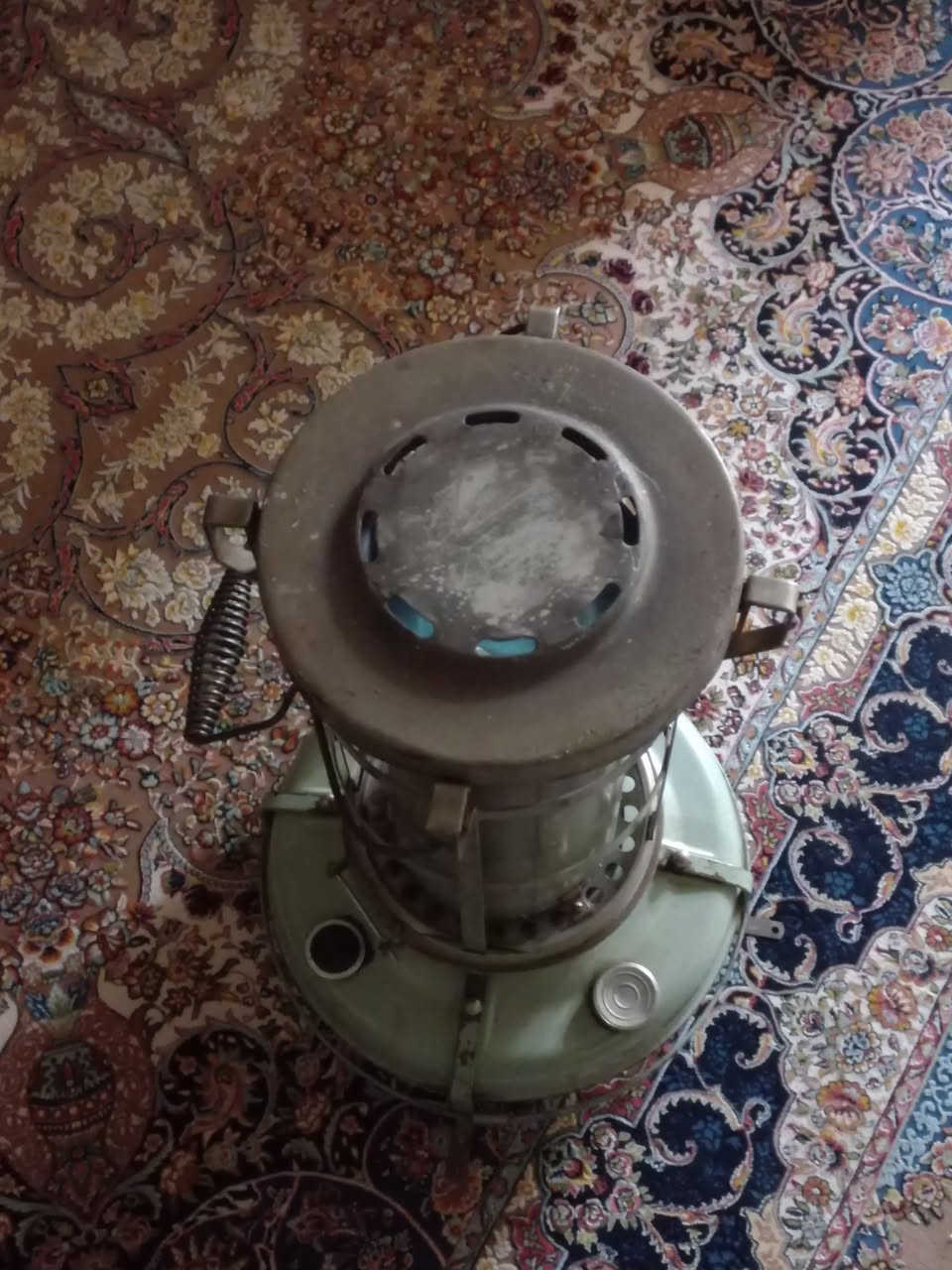 صوبه علاء الدين انكليزي انتيكه والعمر اكثر من 40 سنه شغاله في حاله جيده من دون غاز ولا دخان نار زرقاء  مستعمله للبيع في واسط/ الكوت/ حي الجهاد/ رقم الهاتف : ***********/ السعر في أول تعليق
