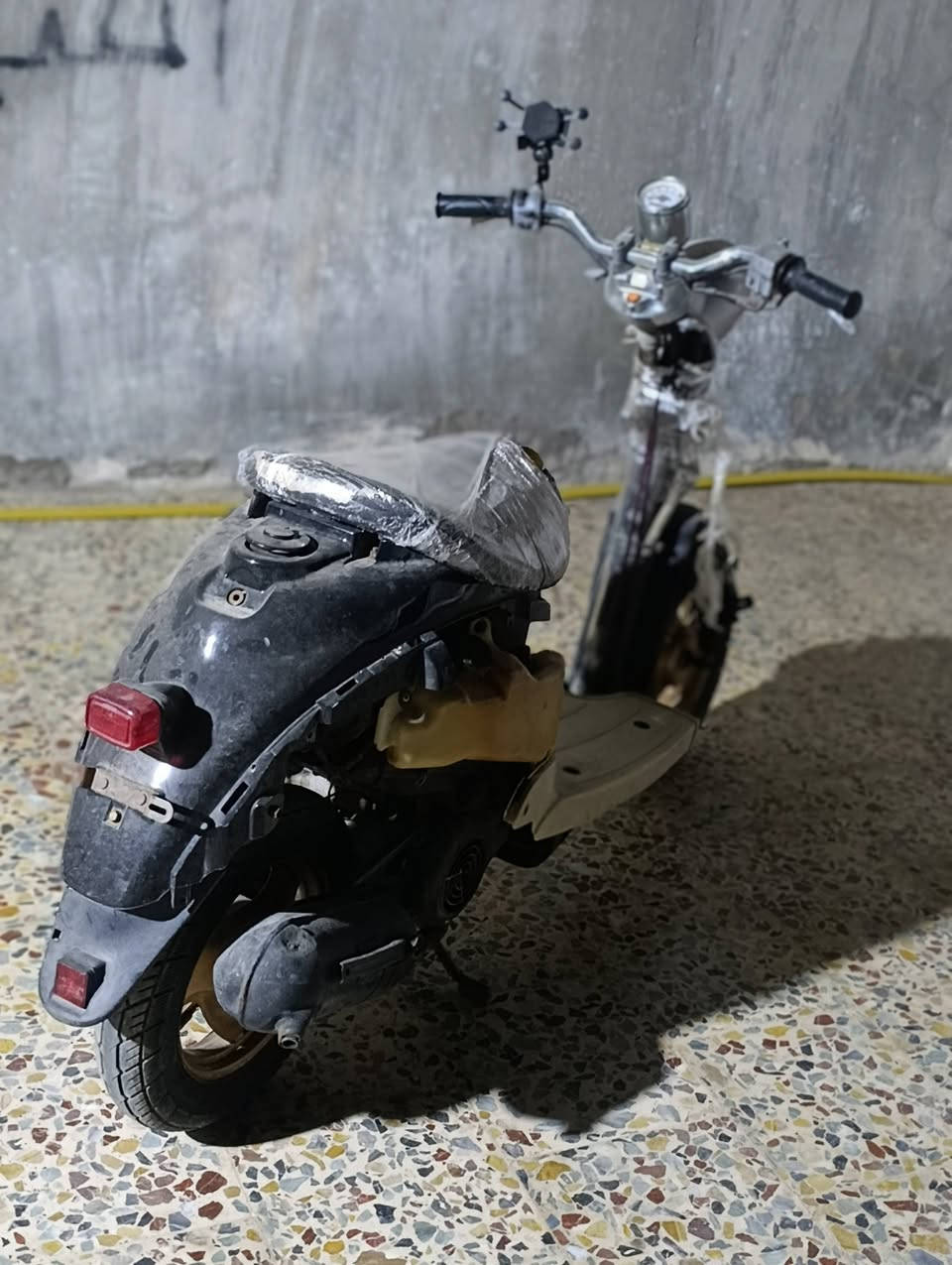 سلام عليكم دراجه شغالهو بدله بوشه وبستم  بس دراجه شغاله بس عوزه ترتيبات والسعر 120
وبيهة مجال والشراي يراسني عله هاذه الرقم *********** المكان العماره حي الجامعه
