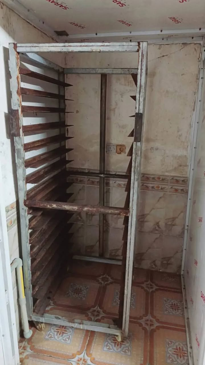 يوجد أغراض فرن كهربائي للبيع مكاني كركوك وبسعر مناسب للاستفسار اتصل ***********
