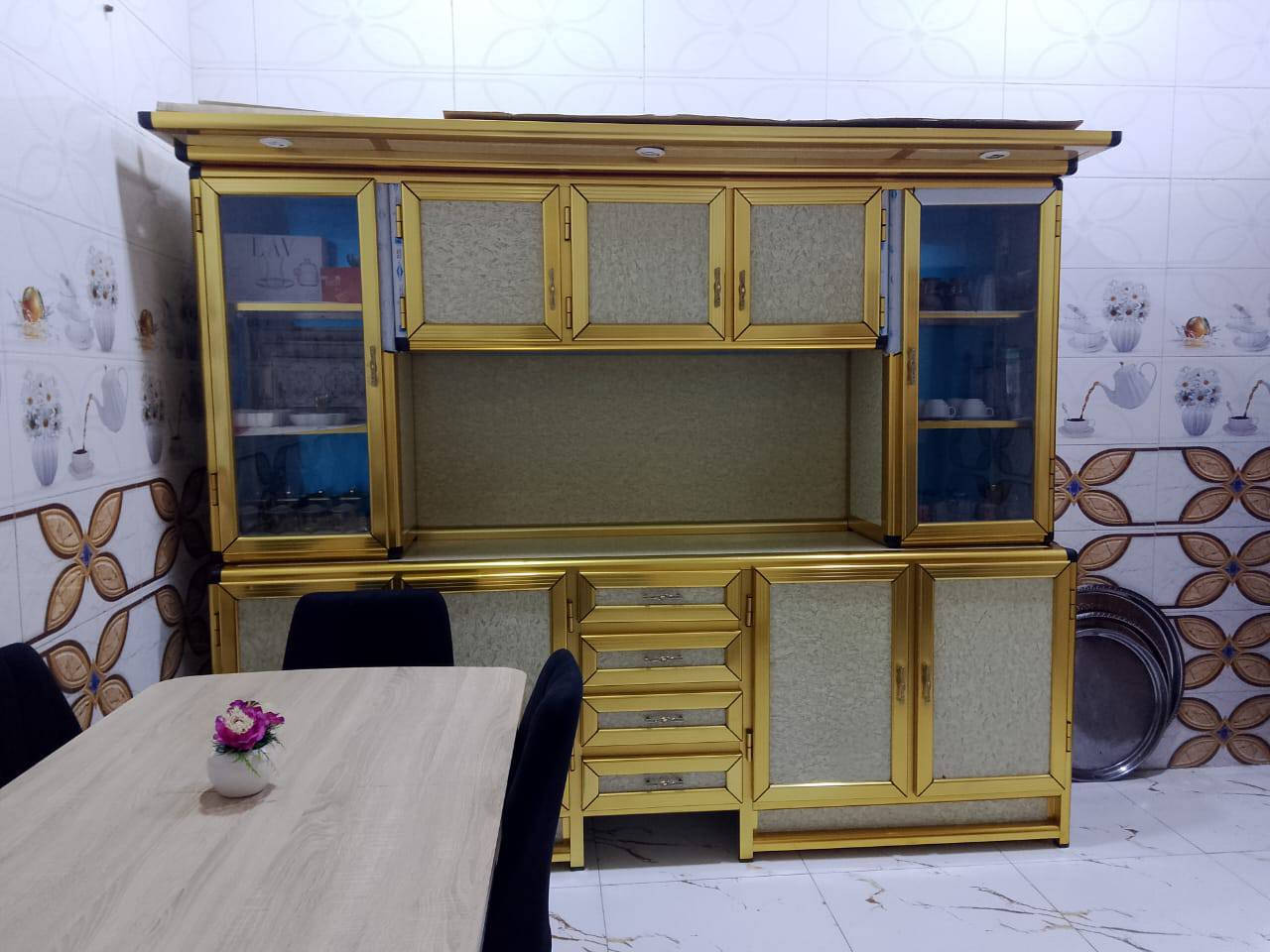 السلام عليكم كاونتر تفصال للبيع قطعتين كلش نضيف وحلو تفصال قوي ومتعوب علية لا كسر ولا فطر ولا زلغ قوي كلش نضيف ولقطعة الثالثة سنك مرمر جديد ما صار هواي من شتريتة حوض واحد السنك بس كلش نضيف السعر الكلي 400وبي مجال الشراي واتساب وانا خادم ***********
