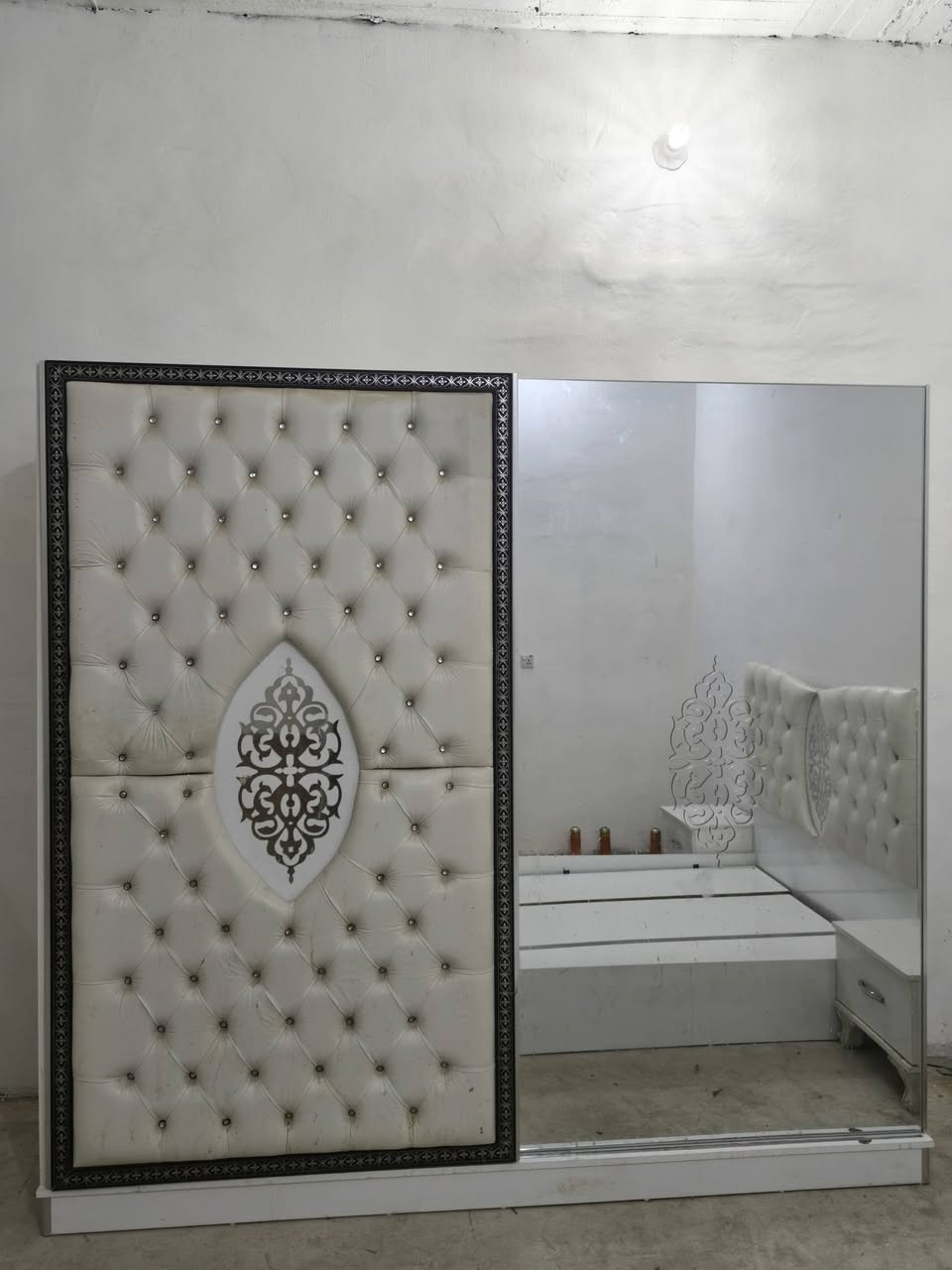 غرفة نوم تركي ٥ قطع بسعر مناسب  285 الف مستعمله نظيفه بدون اي عيب

***********
