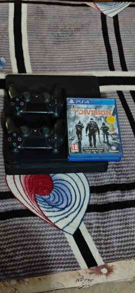 السلام عليكم بلي 4 سلم للبيع
مكفول كامل ملحقاته يدات 2 ويا قرصين فيفا 2017 والثاني ذا دفجن سعره 225بيه مجال ***********
